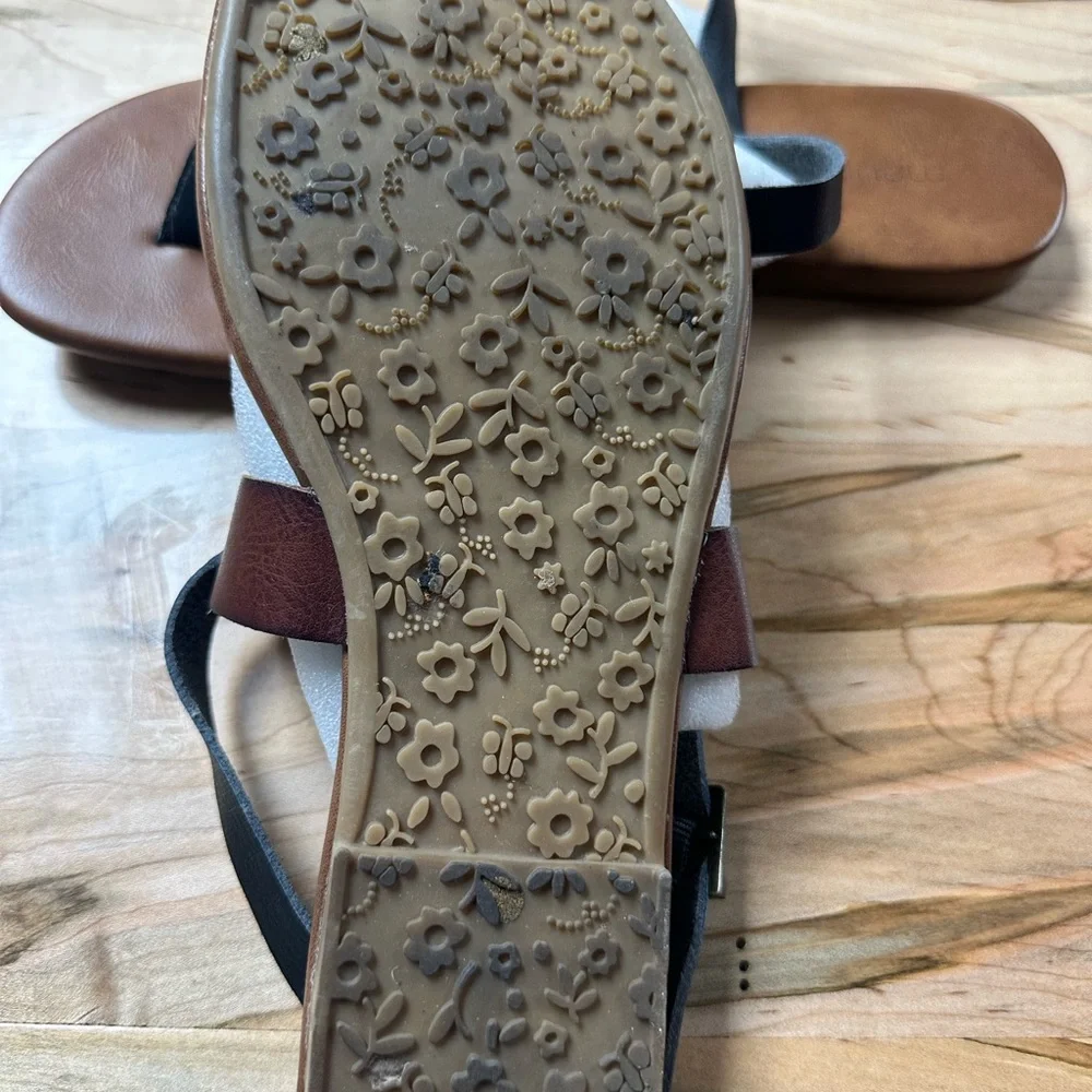 Maurices Brown and Black Leather Strap Sandals